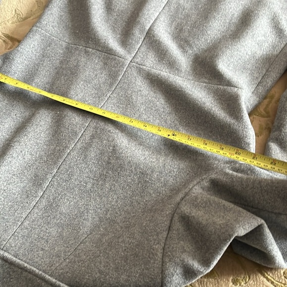 Tahari shawl collar long wool blend coat size L. Soft fabric - Picture 9 of 12